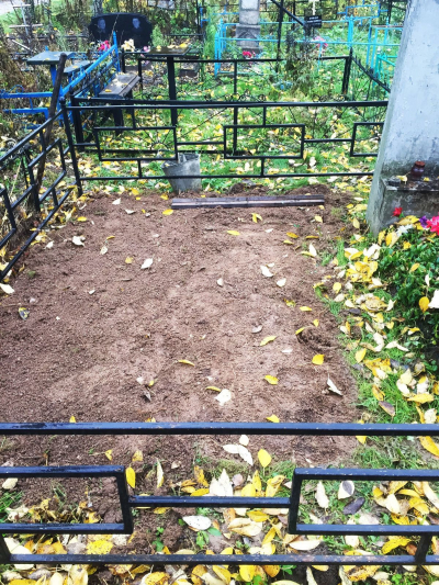 Каким сделать земляной холм над могилой недавно похороненного человека